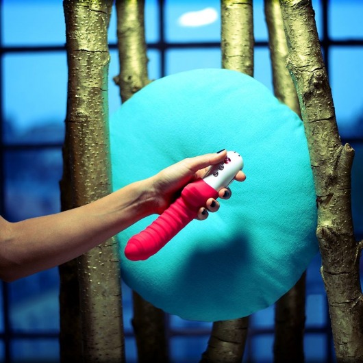 Красный перезаряжаемый вибратор Tiger G5 - 21,7 см. - Fun Factory