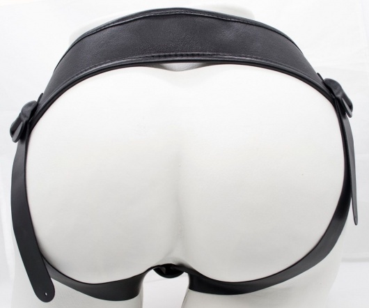 Реалистичный фаллоимитатор с мошонкой на трусиках Харнесс - 16,5 см. - LOVETOY (А-Полимер) - купить с доставкой в Омске