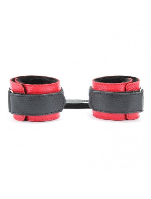 Красно-чёрные кожаные наручники с меховым подкладом - БДСМ Арсенал - купить с доставкой в Омске