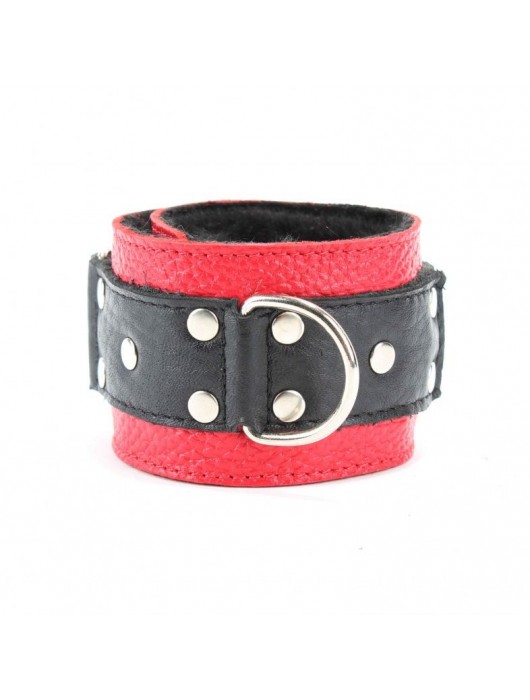 Красно-чёрные кожаные наручники с меховым подкладом - БДСМ Арсенал - купить с доставкой в Омске